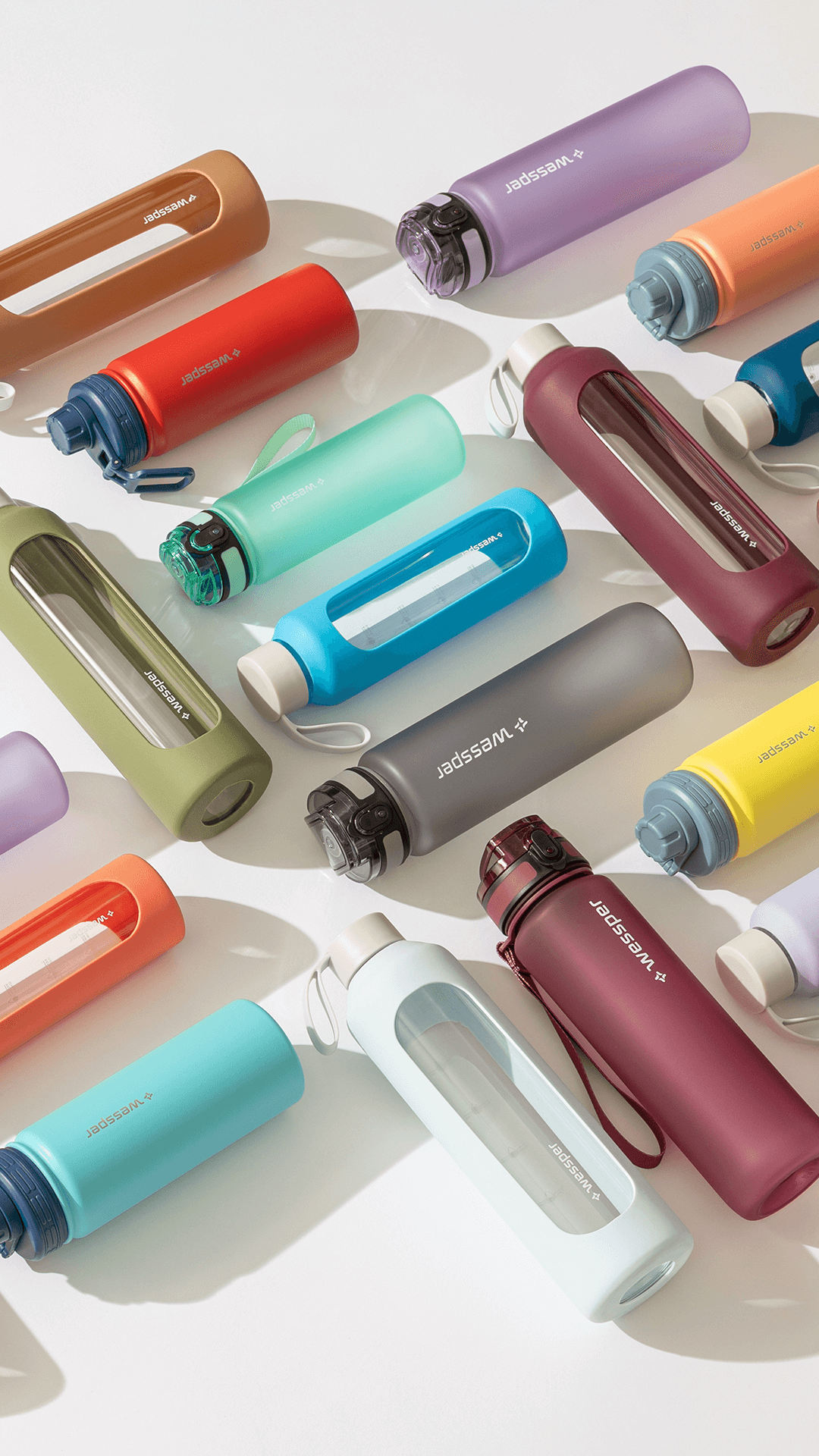 Różne modele butelek do wody Wessper